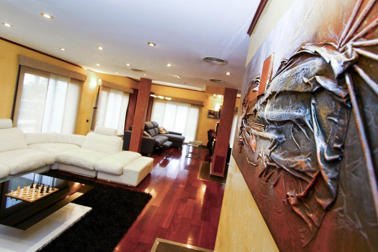 Villa Planet Салоу Экстерьер фото